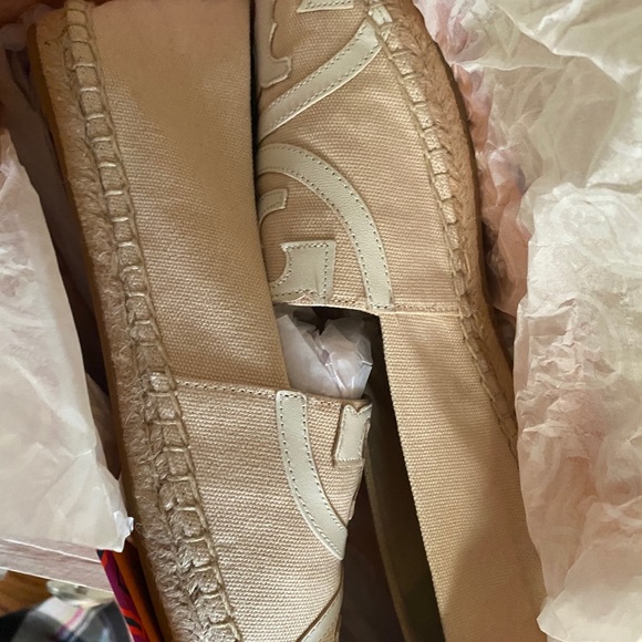 New Tory Burch logo espadrille flat 😍 - Picture 6 of 8